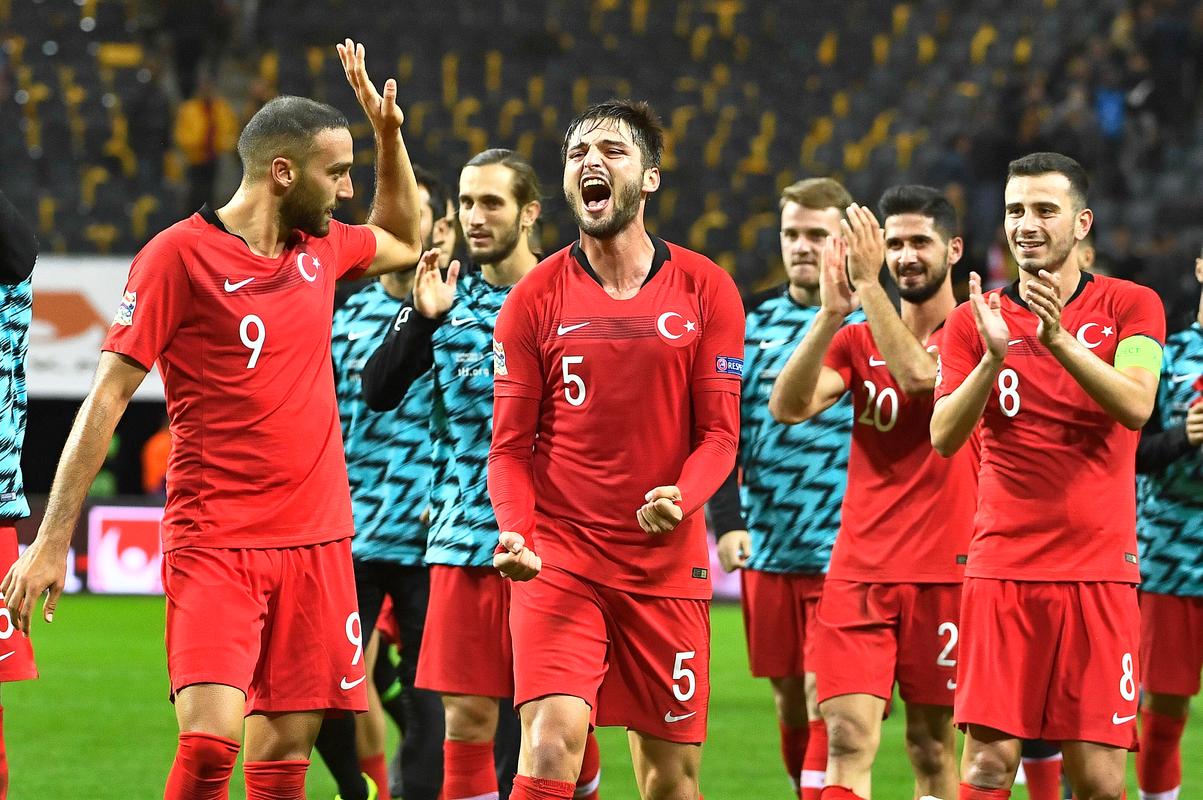土耳其进2024欧洲杯（土耳其队欧洲杯预赛小组赛成）