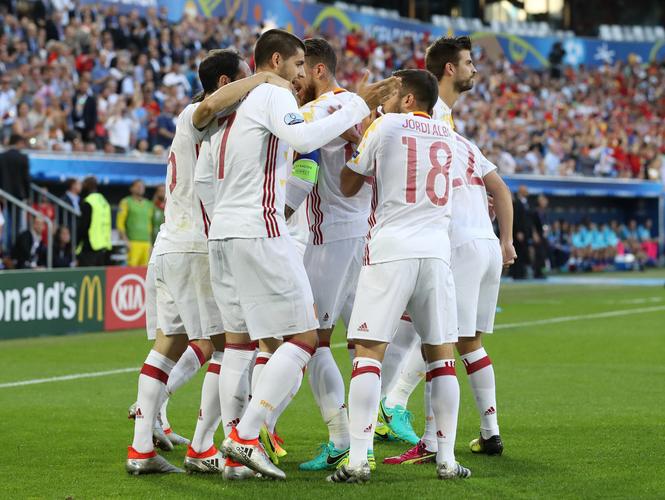 西班牙夺欧洲杯视频（西班牙欧洲杯前遭重击）