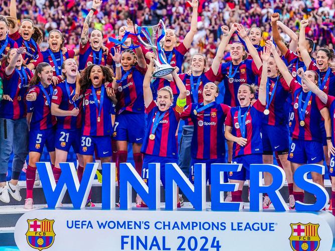女足欧洲杯决赛捧杯（女足欧冠2021决赛视频）
