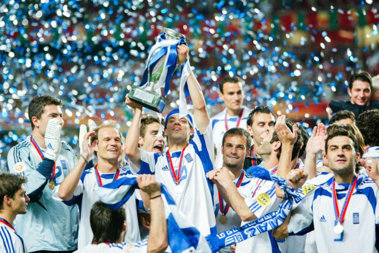 2004欧洲杯足球盛宴（2004欧洲杯官方回顾）
