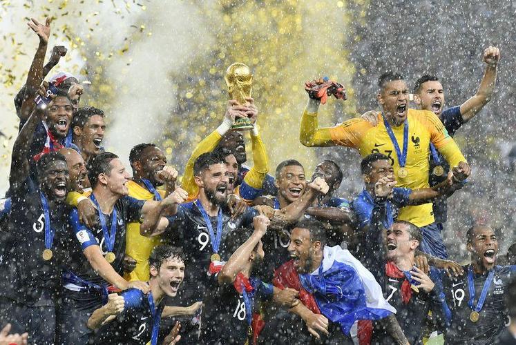 法国欧洲杯夺冠照片（法国欧洲杯夺冠阵容）