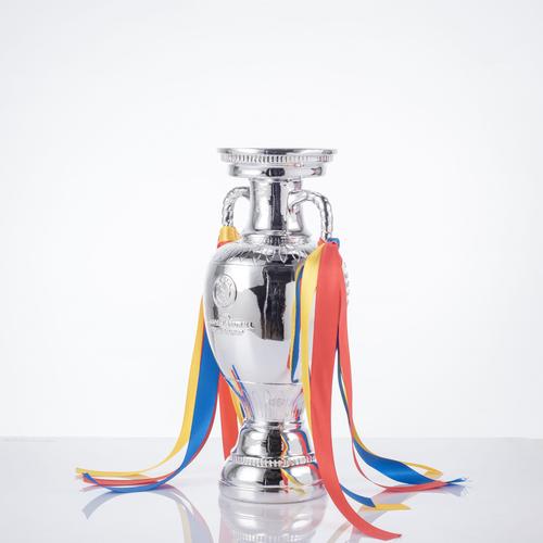 欧洲杯现场雕刻冠军（欧洲杯纪念品）