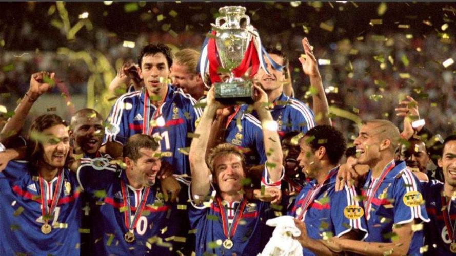 2000欧洲杯冠军成员（2000年欧洲杯亚军是谁）